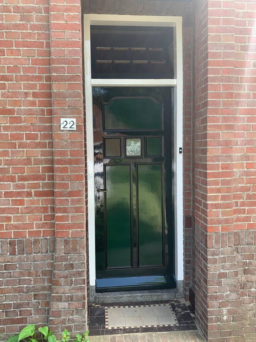 Voordeur in hoogglans